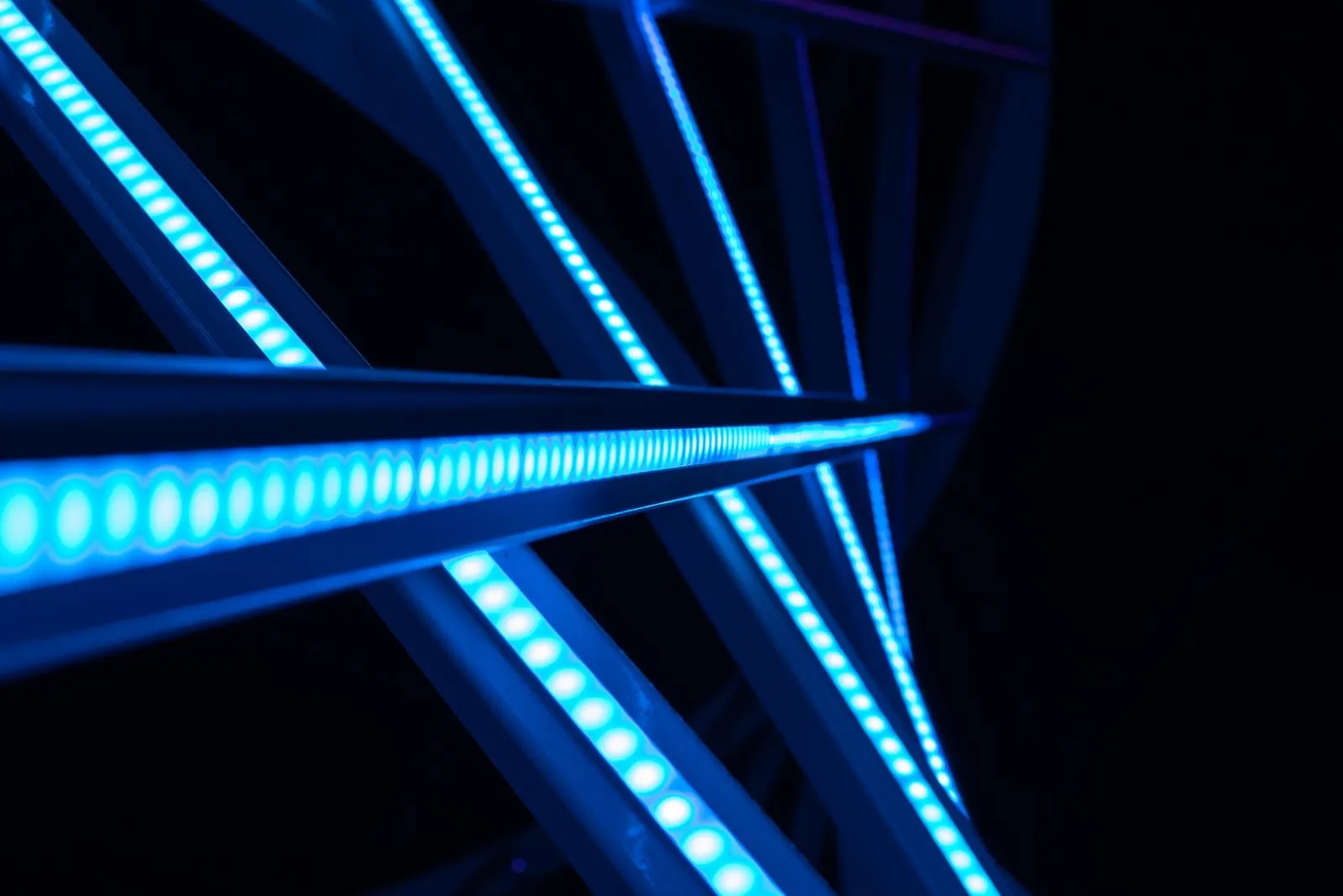 Tiras LED SMD azules con los diodos visibles uno a uno